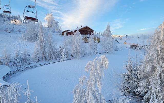 Winterbild Wurzelrudis Erlebniswelt mit Blick zur Skihütte